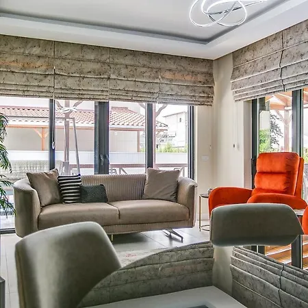 Paradise Town Majesty Villa